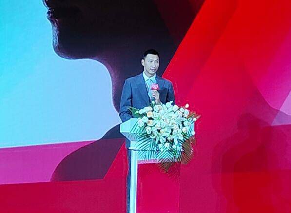 三个美妇跪着用肥臀
