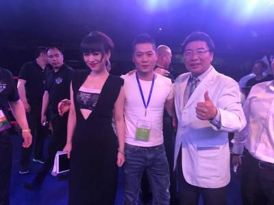 丝袜美女被出水一区