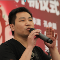 女人跪撅夹乳调教伺候主人